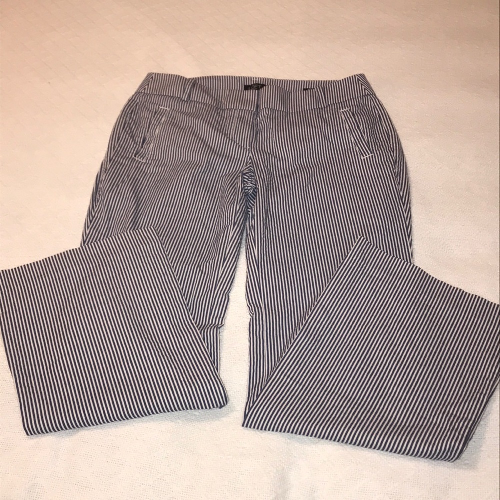 Loft Marisa brand wide leg  seersucker pant